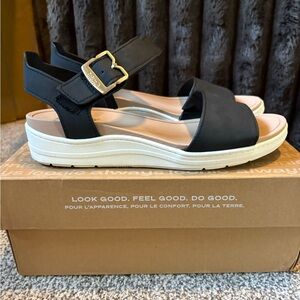 Dr Scholl’s Women’s Size 7 Black Sandals with Gold Buckle